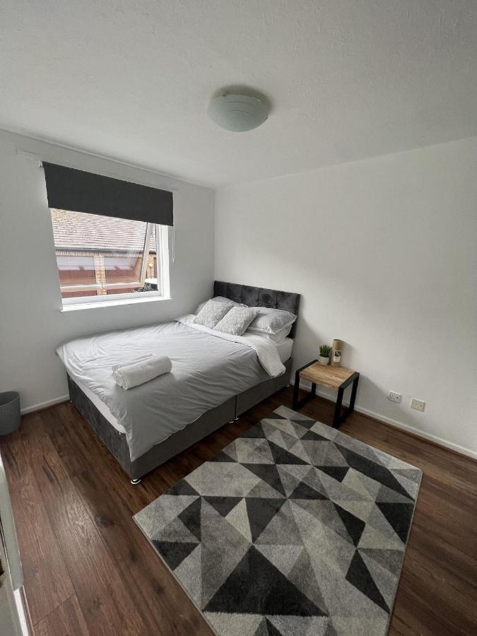 Canary Wharf Haven - Spacious & Homely Entire 1 Bedroom Flat London Exterior photo