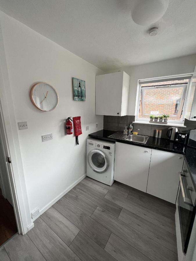 Canary Wharf Haven - Spacious & Homely Entire 1 Bedroom Flat London Exterior photo