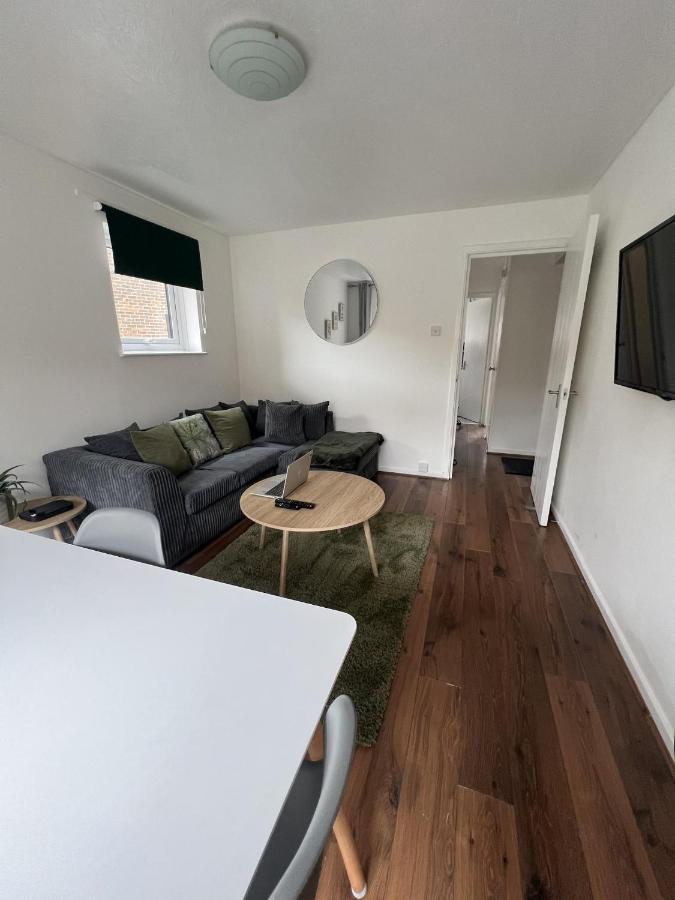 Canary Wharf Haven - Spacious & Homely Entire 1 Bedroom Flat London Exterior photo